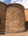 Ábside, Arco triunfal, Bóvedas de cañón y horno, Cabecera, Canecillos, Cornisa y Ventana