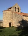 Ábside, Arco triunfal, Bóvedas de cañón y horno (parte), Cabecera, Canecillos, Cornisa y Ventana ciega