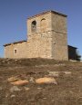 Arco triunfal, Bóveda de cañón, Cabecera, Canecillos, Cornisa y Portada
